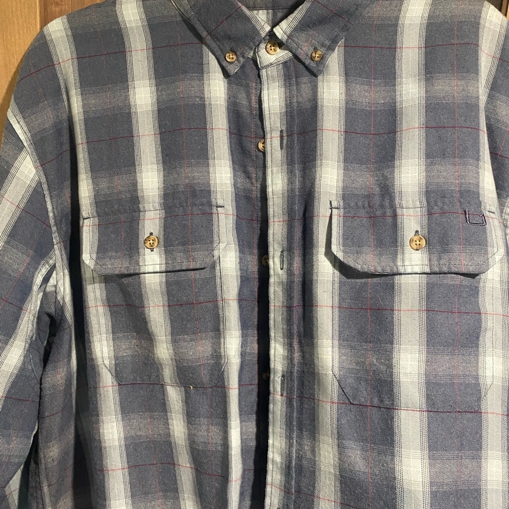 Men's Huk Flannel. Lightly used in excellent condition.